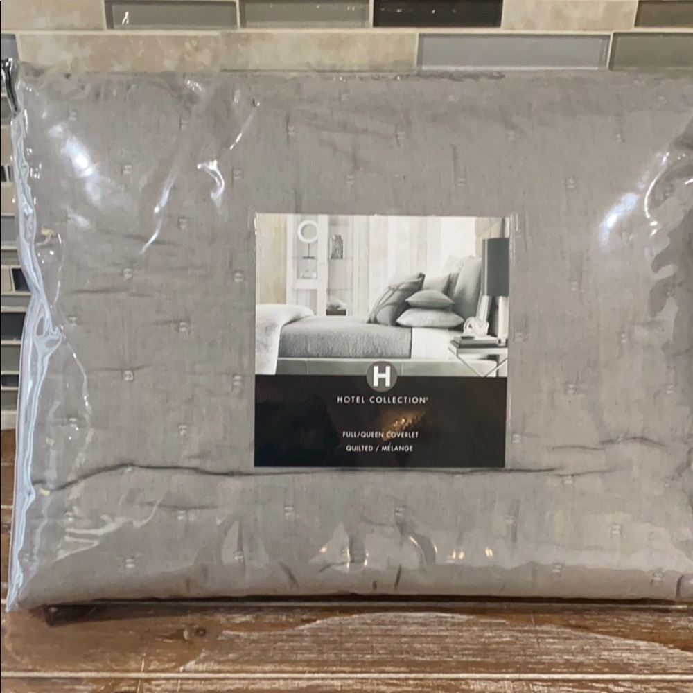 Hotel Collection
Eclipse Quilted - Picture 2 of 5